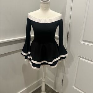 Vintage like Quiet Luxury Black and White Off-Shoulder Top with bell sleeves